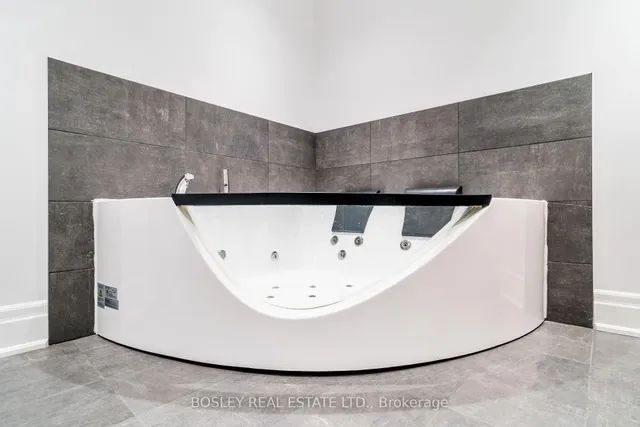 Additional image 30 of 520 Manning Ave