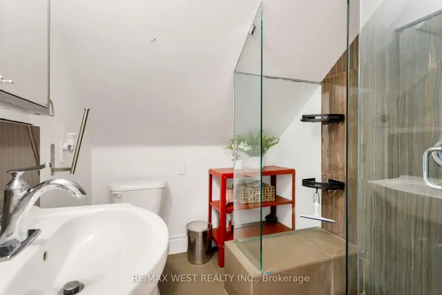 Additional image 32 of 17 Melbourne Ave