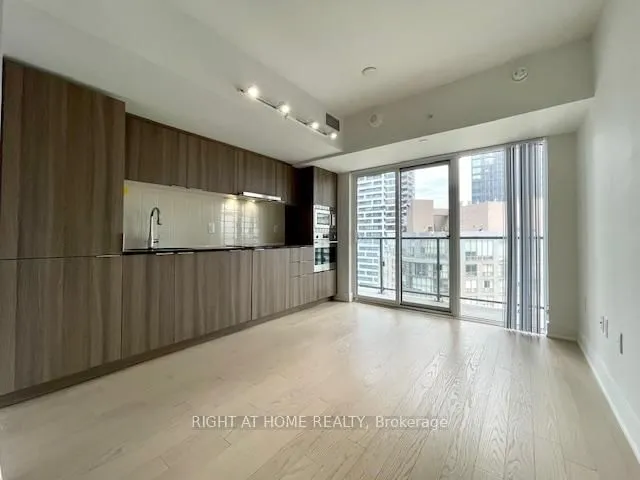 Additional image 4 of 955 Bay St Unit 2702