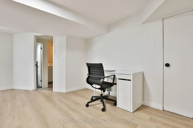 Additional image 17 of 20 Amesbury Dr