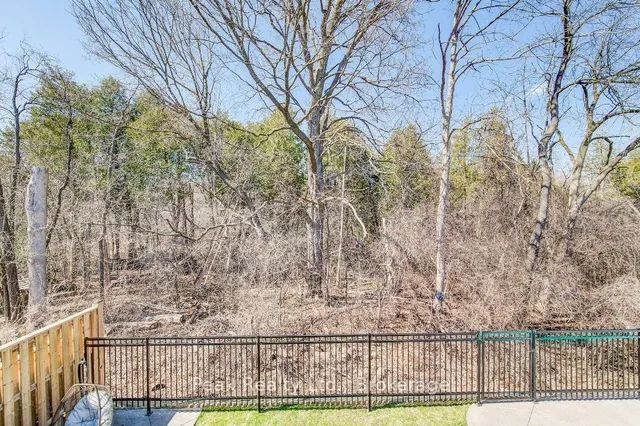 Additional image 20 of 76 Underhill Cres