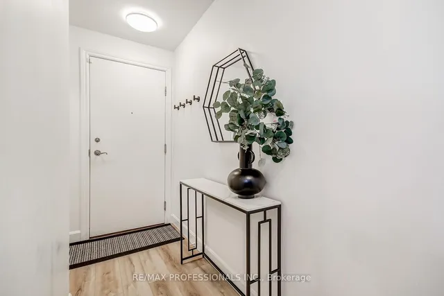 Additional image 8 of 5229 Dundas St Unit 312