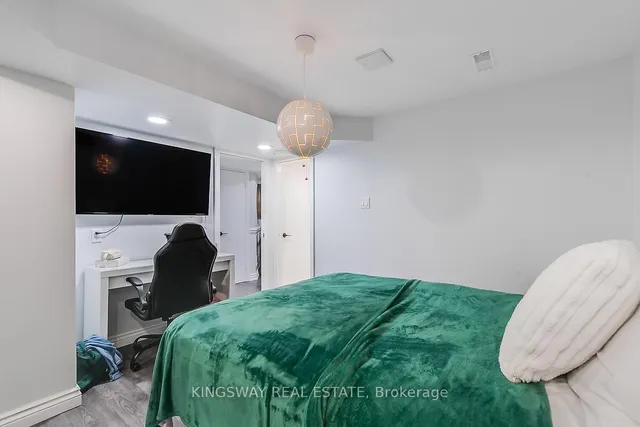 Additional image 41 of 4172 Vermont Cres