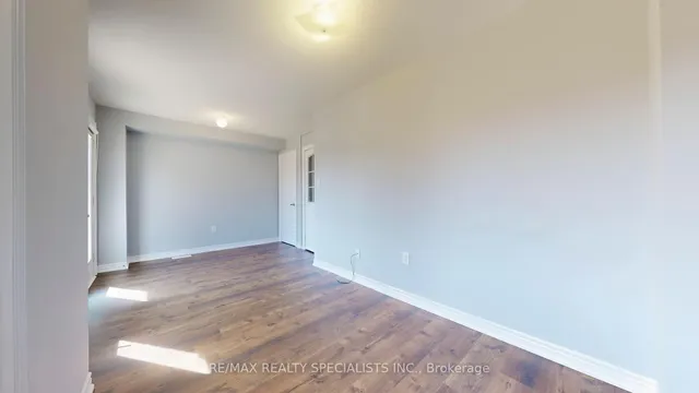 Additional image 37 of 6 QUEENPOST Dr