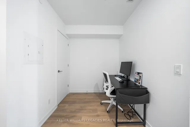 Additional image 5 of 501 Yonge St Unit 1211