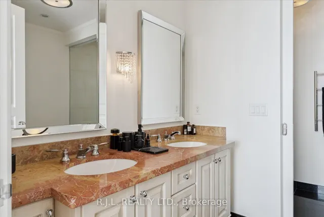 Additional image 42 of 183 Wellington St Unit 2505