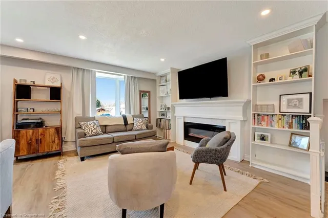 Additional image 17 of 15 Elsa Crt