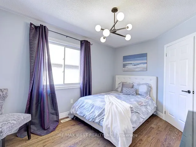 Additional image 34 of 104 Chalkfarm Cres