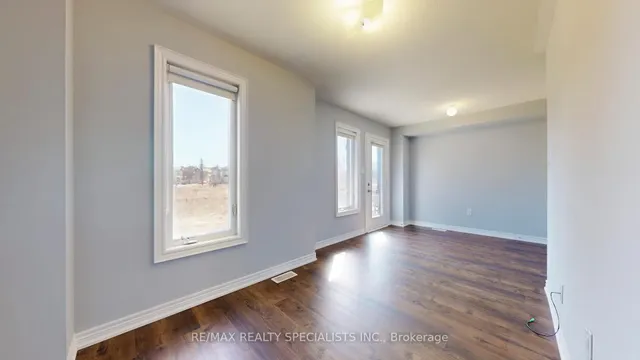 Additional image 40 of 6 QUEENPOST Dr