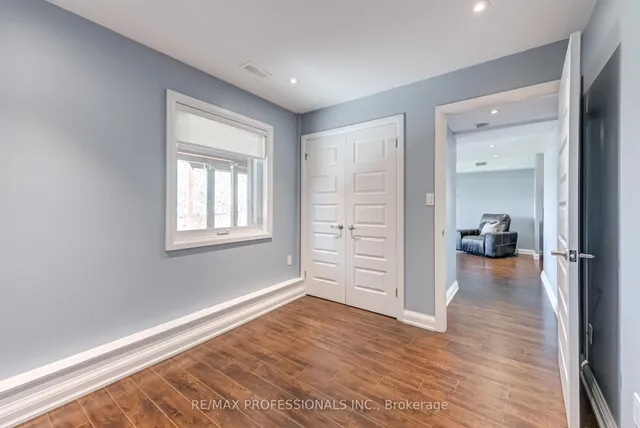 Additional image 46 of 372 Silverthorn Ave