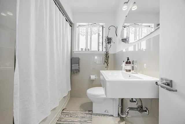 Additional image 19 of 35 Woodenhill Crt