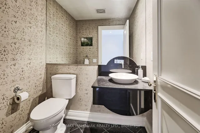 Additional image 26 of 38 Avenue Rd Unit 1201