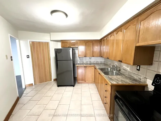 Additional image 18 of 551 The West Mall N/A Unit 1622