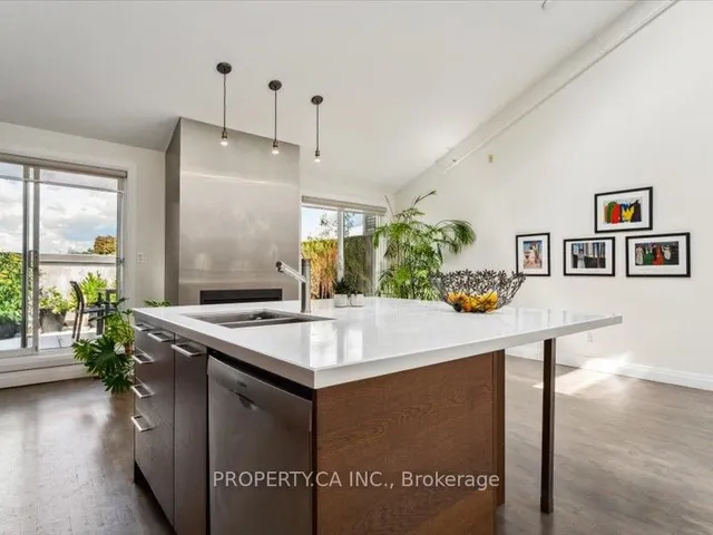 Additional image 2 of 670 Richmond St Unit 204