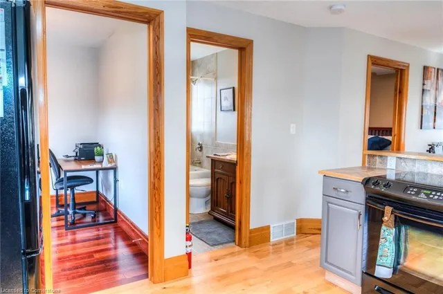 Additional image 15 of 46 2 Ave