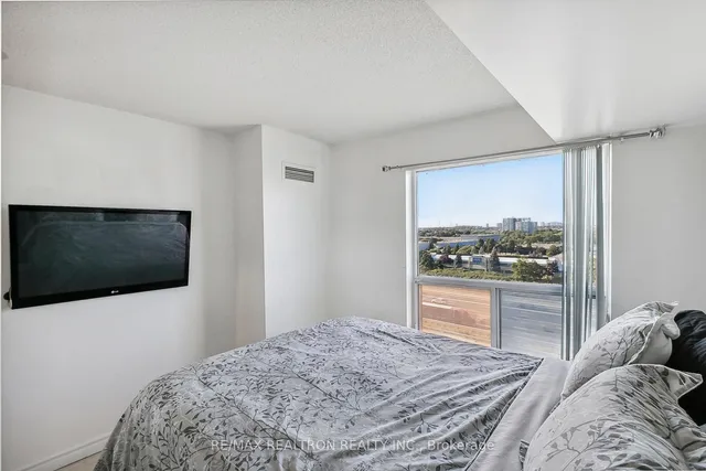 Additional image 17 of 36 Lee Centre Dr Unit 915