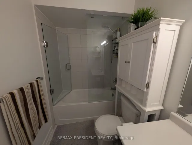 Additional image 26 of 590 North Service Rd Unit 14