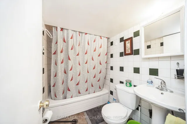 Additional image 40 of 144 Fleetwood Cres