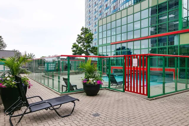 Additional image 42 of 77 Harbour Sq Unit 2707