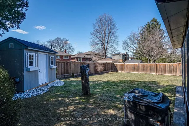 Additional image 48 of 157 LAURIER Ave