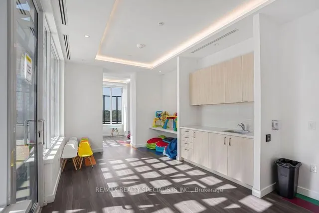 Additional image 3 of 1926 Lakeshore Blvd Unit 3711