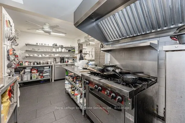 Additional image 9 of 925 King St