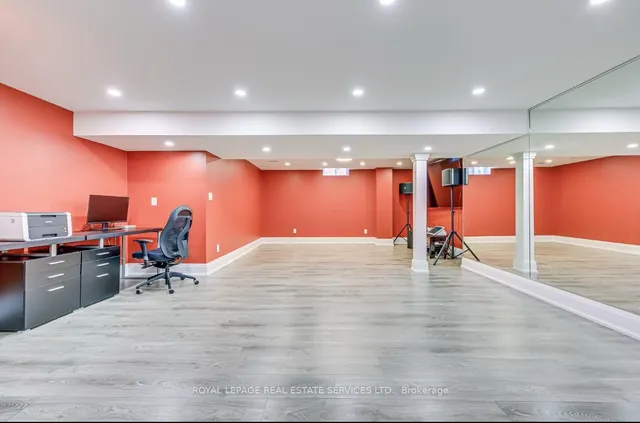 Additional image 35 of 1097 Grandeur Cres