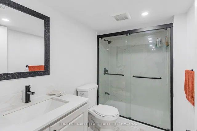 Additional image 38 of 292 Woodward Ave