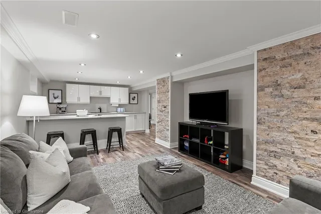 Additional image 21 of 353 Walker's Line Line