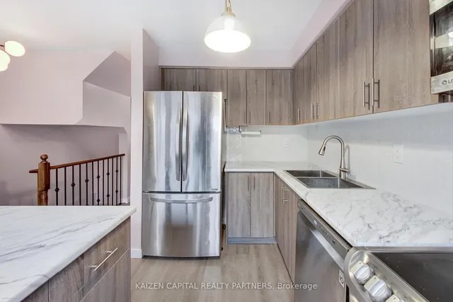 Additional image 3 of 98 Spadina Rd Unit 98