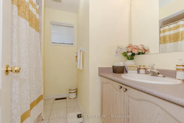 Additional image 34 of 66 Viceroy Cres