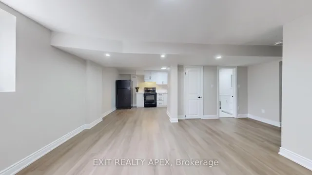 Additional image 41 of 77 Commodore Dr