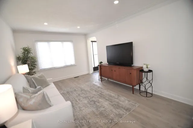 Additional image 4 of 905 Islington Ave