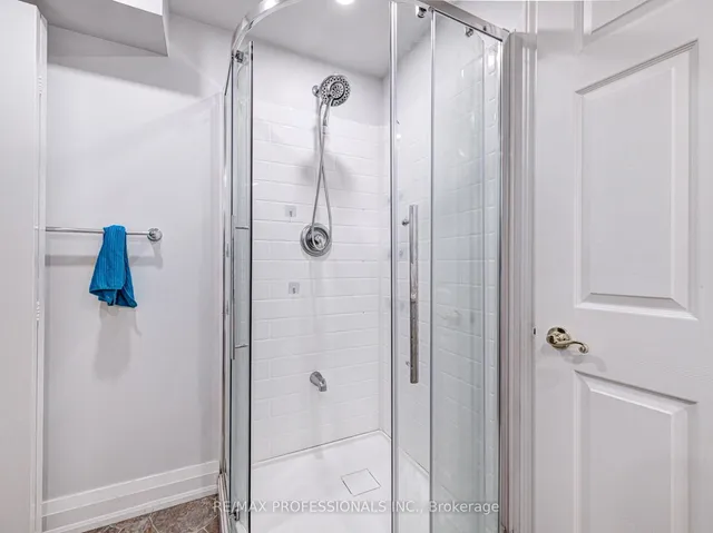 Additional image 26 of 2416 Malcolm Cres