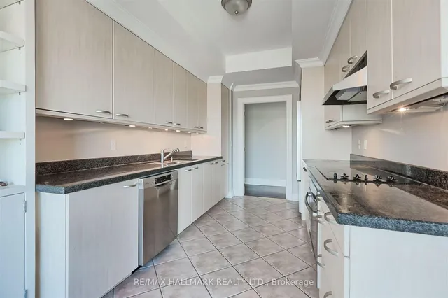 Additional image 21 of 38 Avenue Rd Unit 1201