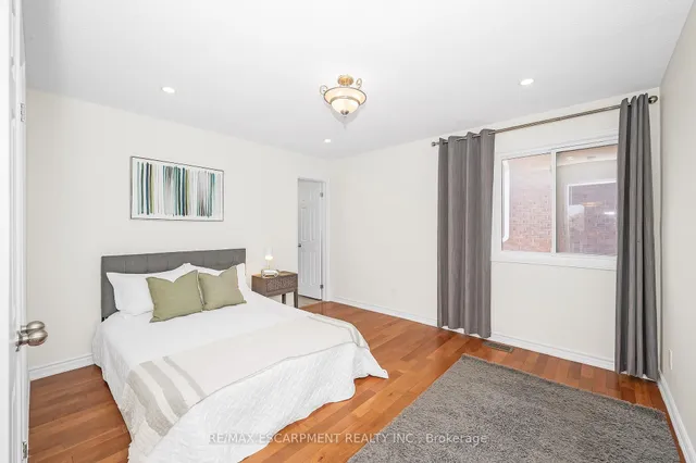 Additional image 21 of 2728 Guilford Cres