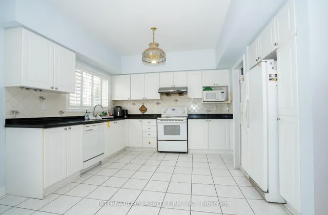 Additional image 6 of 8 Margaret Rose Crt