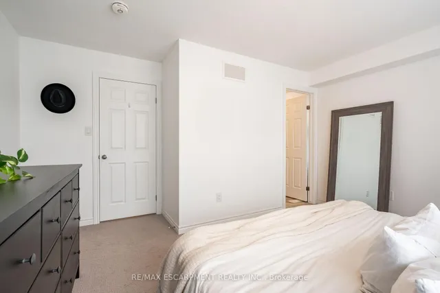 Additional image 30 of 219 Dundas St Unit 45