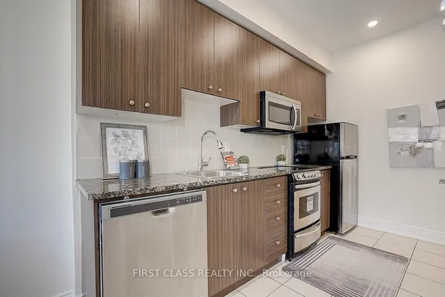 Additional image 9 of 17 Coneflower Cres Unit 220