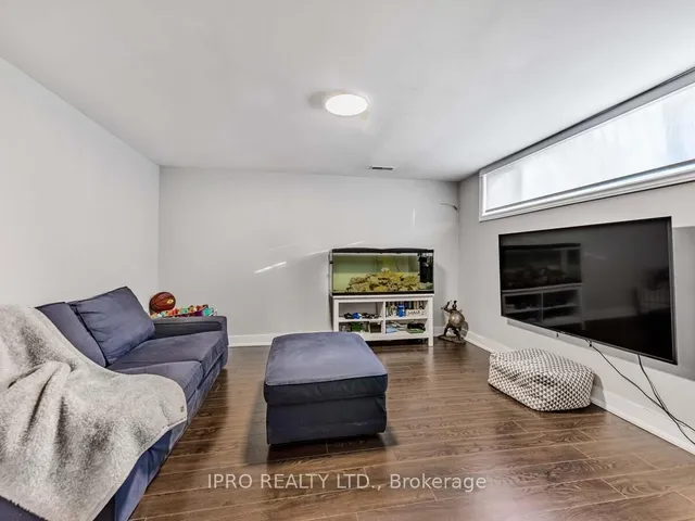 Additional image 23 of 33 Everett Cres