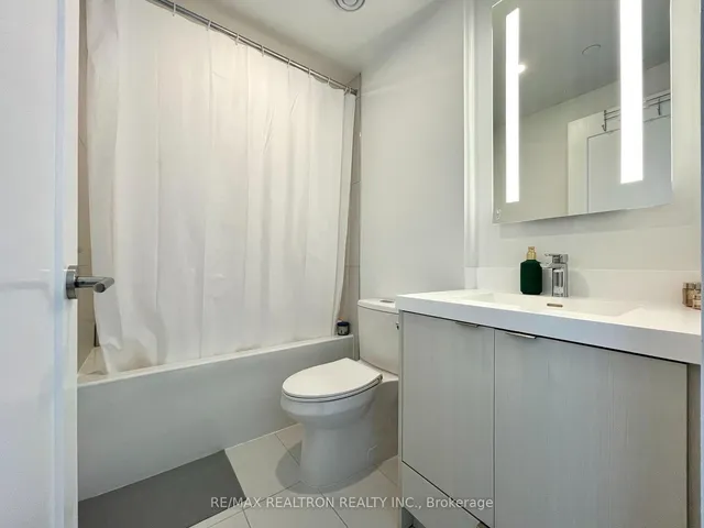 Additional image 17 of 30 Inn On The Park Dr Unit 3706