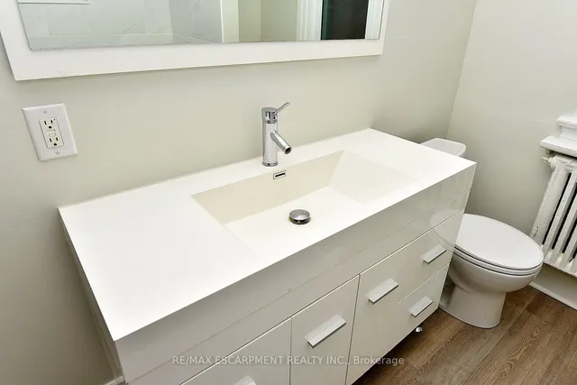 Additional image 32 of 66 Erie Ave