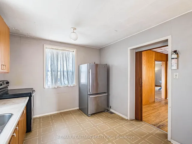 Additional image 16 of 872 Royal York Rd