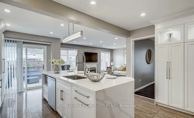 Additional image 24 of 35 Legend Lane