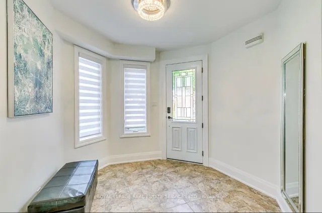 Additional image 3 of 1097 Grandeur Cres