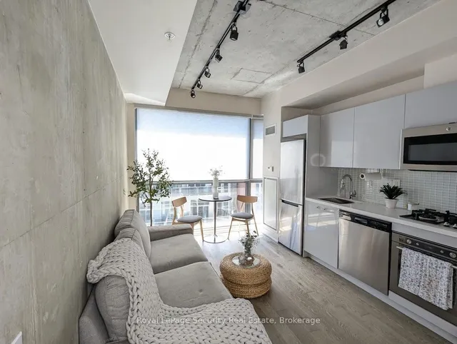 Additional image 2 of 39 Brant St Unit 816