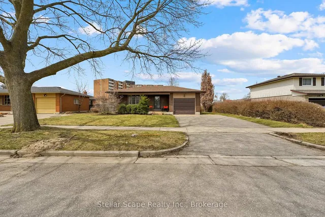 Additional image 3 of 42 Tupper Cres