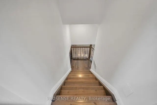 Additional image 21 of 8 Vanderbrent Cres