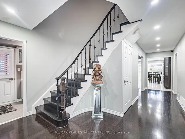 Additional image 5 of 4 Lord Simcoe Dr