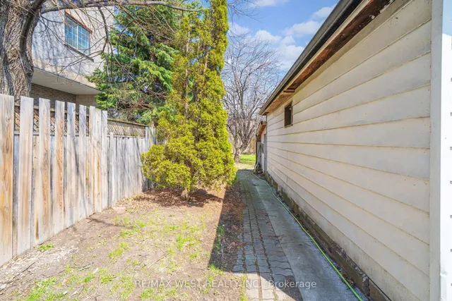 Additional image 16 of 371 Royal York Rd